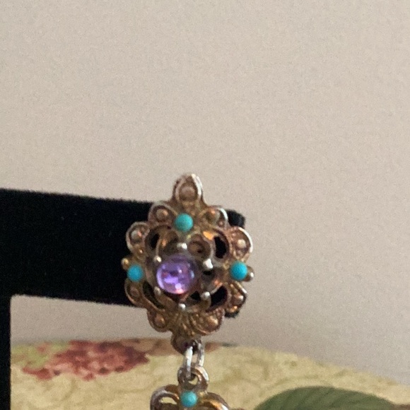 VINTAGE Gorgeous Faux Goldtonepearl & purple Cabushon Drop post pierced earrings - Picture 5 of 8